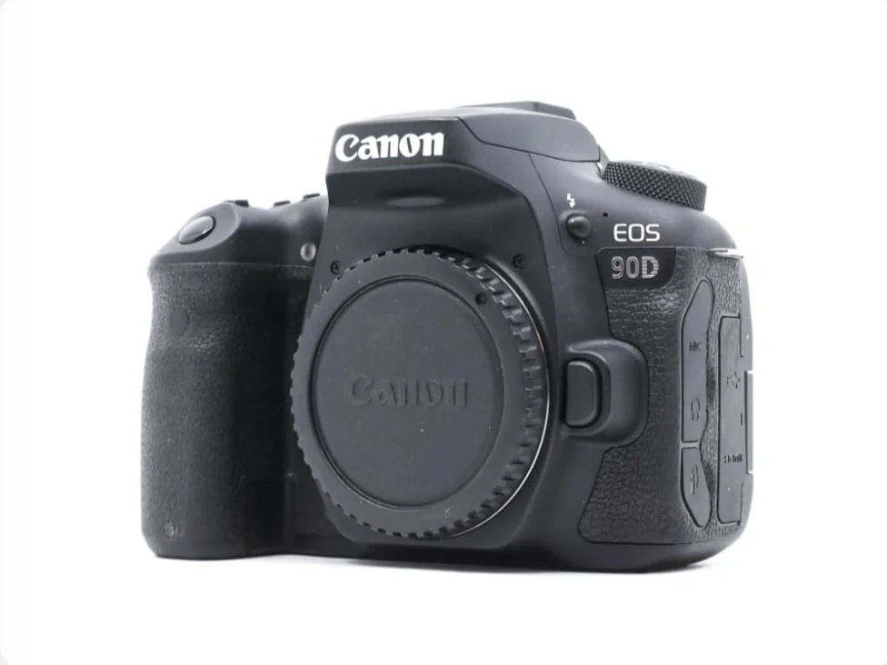 Canon 90D [body] with Lens 18-135mm